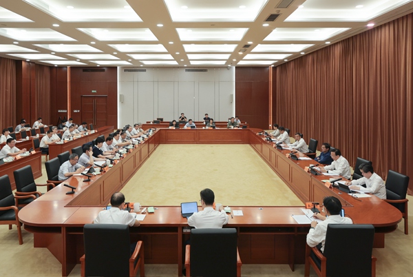 省十四屆人大常委會(huì)舉行第五十次主任會(huì)議