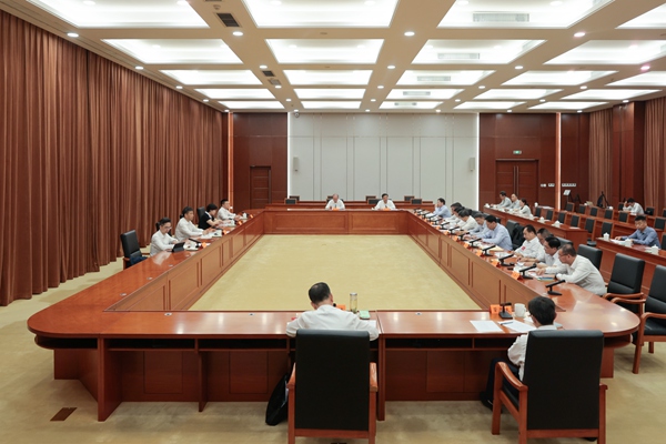 曲福田主持召開市縣人大常委會負責同志座談會