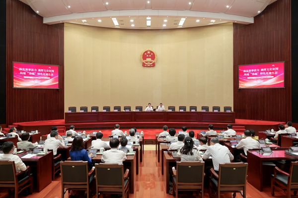 省十四屆人大常委會第十七次會議舉辦專題講座