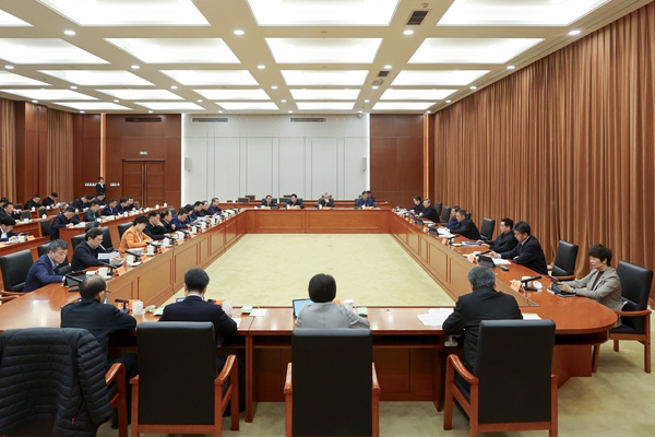 省十四屆人大常委會(huì)舉行第四十一次主任會(huì)議