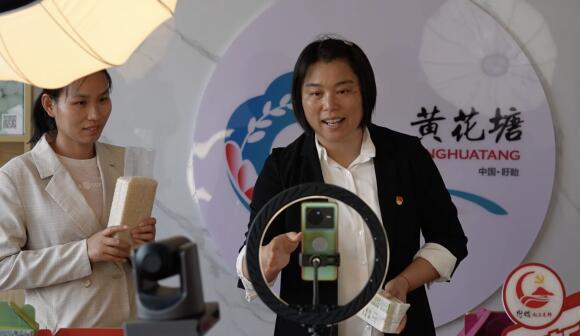 【人大代表在身邊】把“三農(nóng)”大事辦進百姓心坎里 江蘇各級人大代表深入學(xué)習(xí)貫徹黨的二十屆四中全會精神